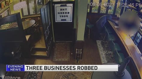 2 restaurants robbed within minutes of each other on North Side